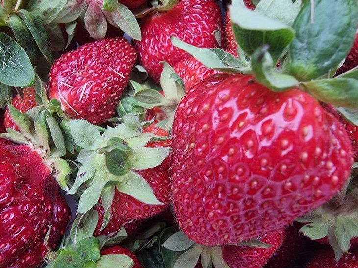 "Вкусно и полезно": смузи с клубникой на сливках - любители здорового питания оценят