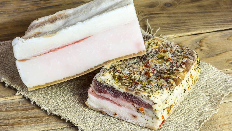 Вот почему домашнее сало получается жестким: все из-за этих распространенных ошибок