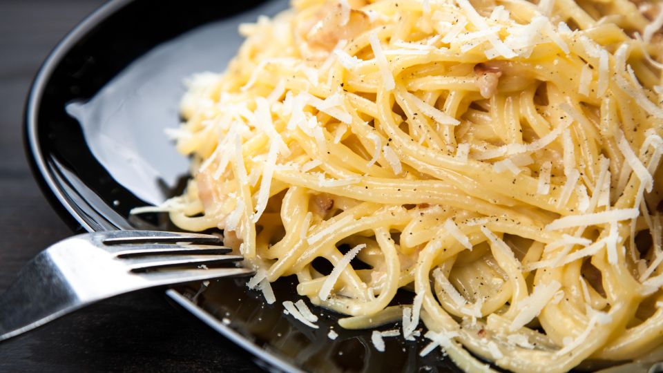 Всего 5 минут, и божественная паста с сыром готова: никто не отличит от ресторанной