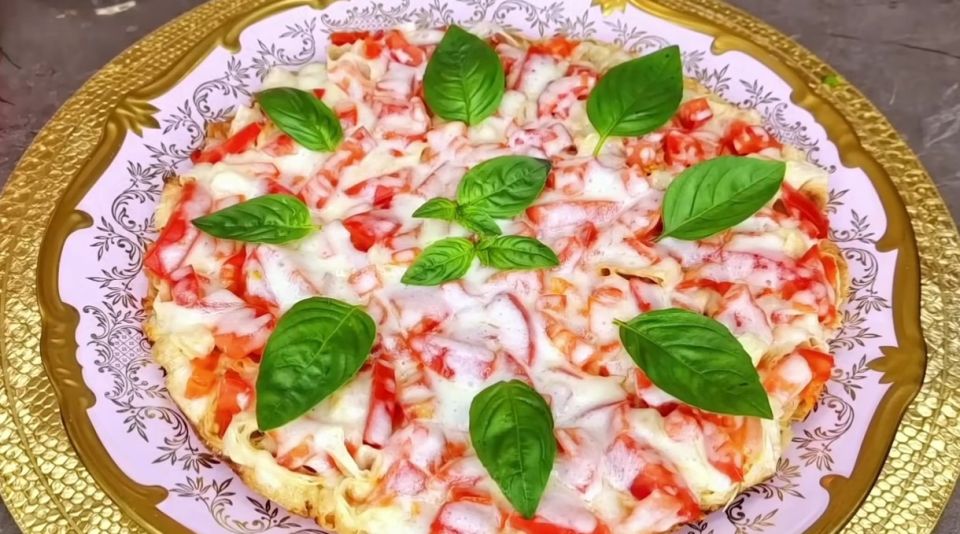 Быстро накормите всю семью вкусной пиццей: ленивый рецепт без теста на сковороде