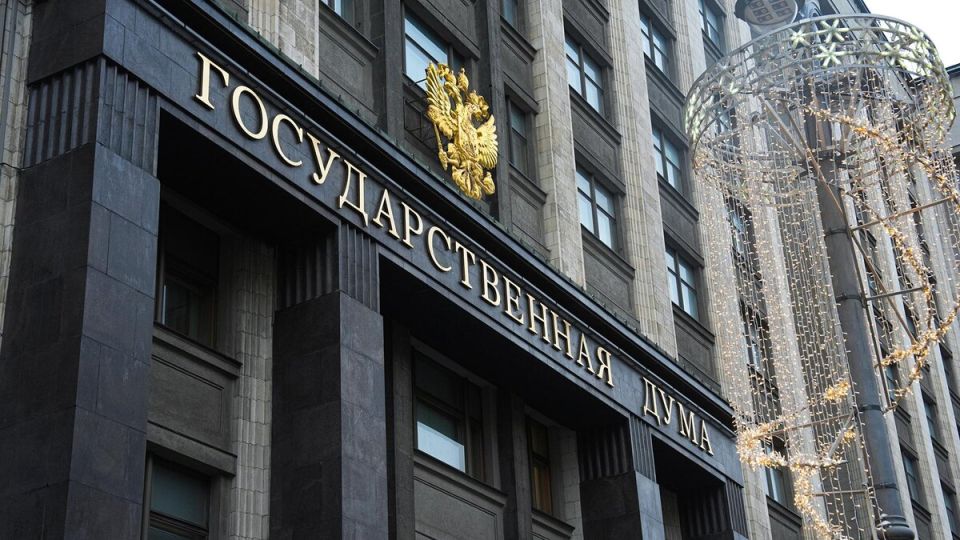 Госдума ужесточила наказание за навязывание дополнительных услуг