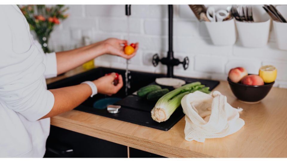 Почему жильцы должны оплачивать поверку общедомового счетчика