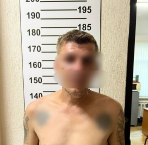 Мужчину с татуировками в виде запрещенной символики задержали в Абинске