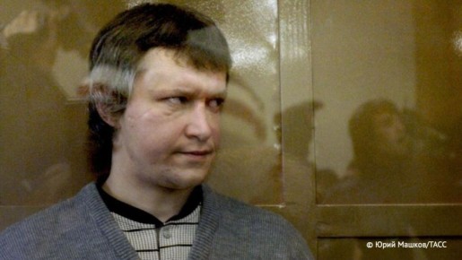 Осужденный на пожизненный срок &quot;Битцевский маньяк&quot; Александр Пичушкин просил суд не только перевести его из &quot;Полярной совы&quot; в колонию, расположенную ближе к столице, но и взыскать со ФСИН 100 тыс рублей