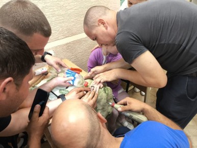 Девочка в Новороссийске надела на палец «кольцо» — шайбу — и не смогла снять