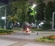 Мужчина залез на Вечный огонь в Армавире и возмутил местных жителей