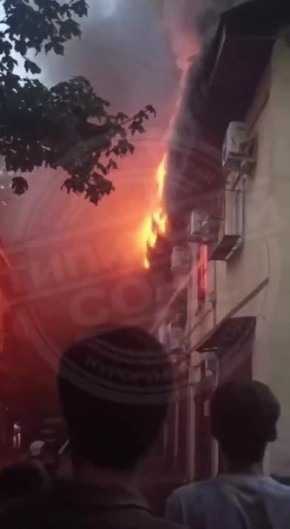 Жилые гаражи загорелись в Сочи на Донской