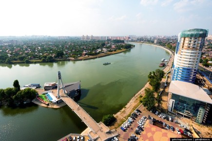 На побережье Анапы черные водоросли — не из-за мазута