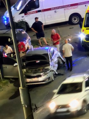 Жуткая авария произошла на ул. Лукьяненко в Краснодаре, пострадала пассажирка одного из авто
