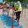 В парках Краснодара красят малые архитектурные формы