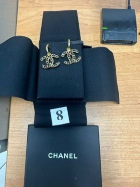    Cartier  Chanel