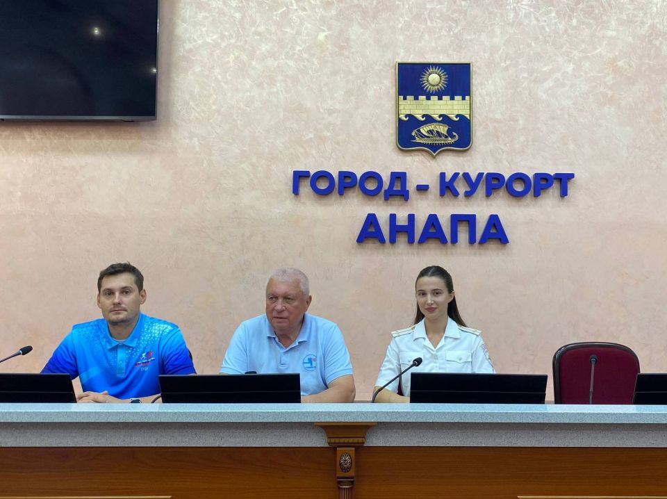 Сотрудники Госавтоинспекции Анапы провели инструктаж перед Первенством России по велоспорту