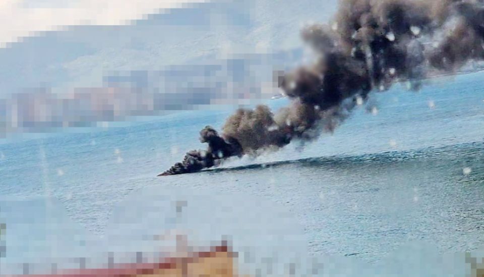 Юрий Котенок: Столб дыма над местом уничтожения одного из украинских БЭКов, пытавшихся прорваться к российским кораблям в бухте Новороссийска