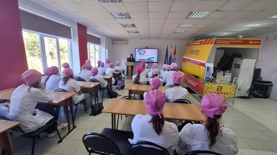 Профилактическая беседа со студентами-медиками в Лабинском районе