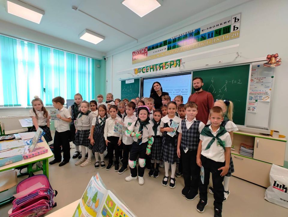 Сотрудники Госавтоинспекции и байкеры провели урок безопасности для первоклассников