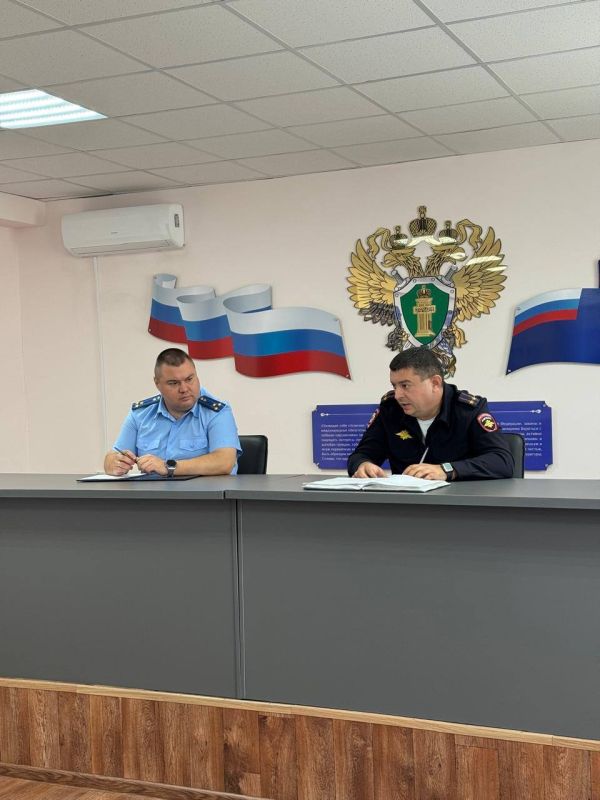 Под председательством прокурора Гулькевичского района рассмотрено представление о выявленных нарушениях в работе Центра временного содержания иностранных граждан ОМВД России по Гулькевичскому району