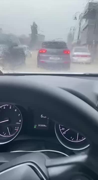 Мощный ливень затопил улицы Сочи!