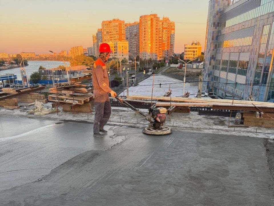 Почти половина Тургеневского моста готова