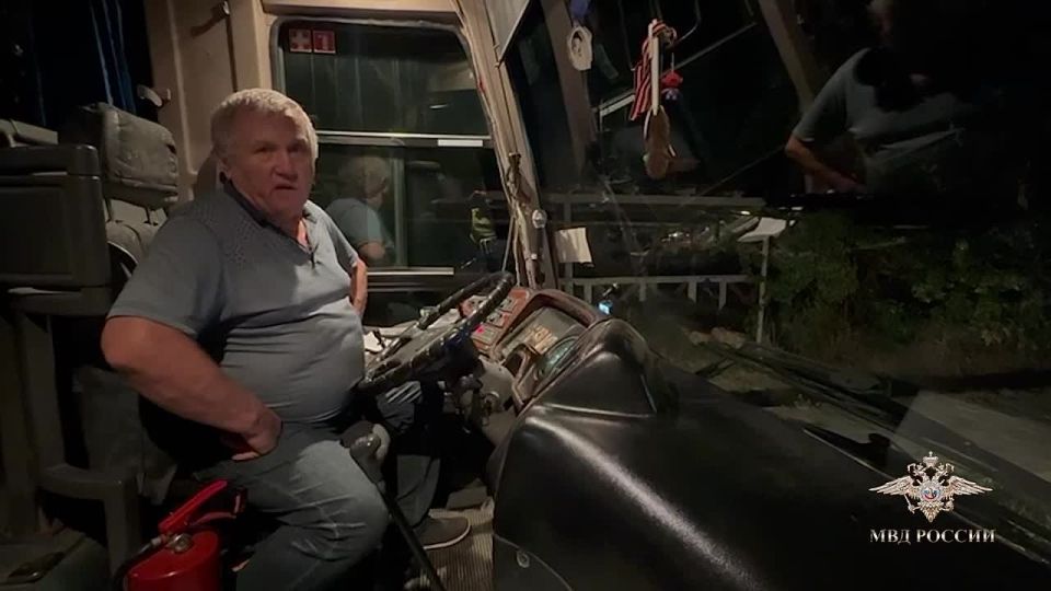 Ирина Волк: Решительность моих коллег из Госавтоинспекции Отдела МВД России по городу Анапе лейтенанта полиции Артема Мисана и старшего лейтенанта полиции Георгия Балабанова позволила предотвратить ДТП с автобусом, в котором...