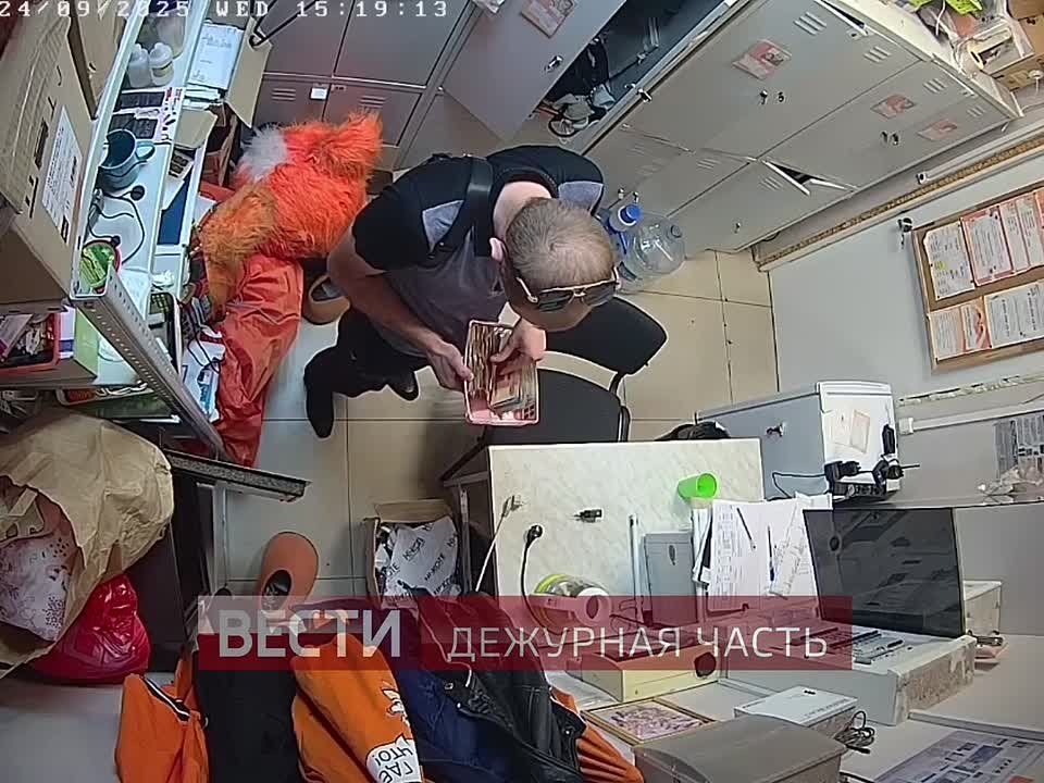 В Ростовской области полицейские задержали подозреваемого в краже трехсот тысяч рублей из сейфа