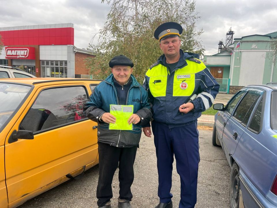 В Международный день пожилых людей, который отмечается 1 октября, сотрудники Госавтоинспекции Павловского района провели профилактическую акцию «Пожилые пешеходы»