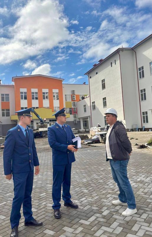 Прокуратурой Лазаревского района г. Сочи проверен ход строительства общеобразовательной школы, возводимой в рамках национального проекта «Молодежь и дети»