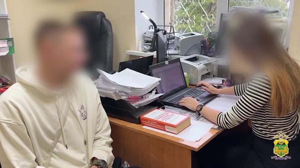 Курьера аферистов из Ростова по горячим следам задержали полицейские