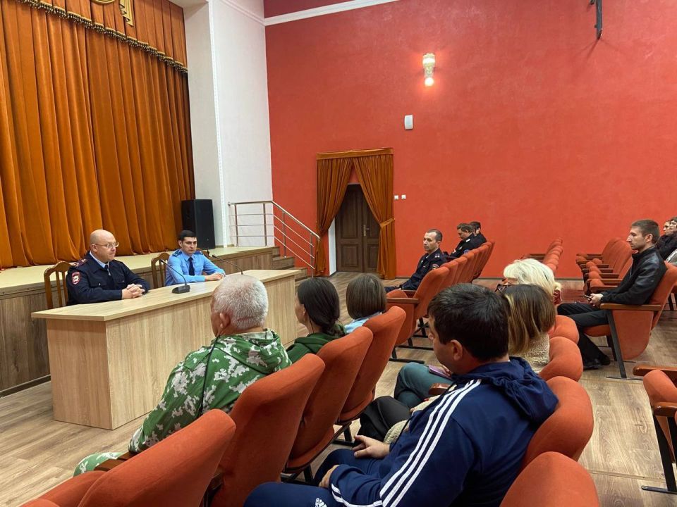 Прокуратура Отрадненского района совместно с территориальным отделом полиции и военным комиссариатом приняли участие в акции «Клади трубку»среди участников специальной военной операции и членов их семей