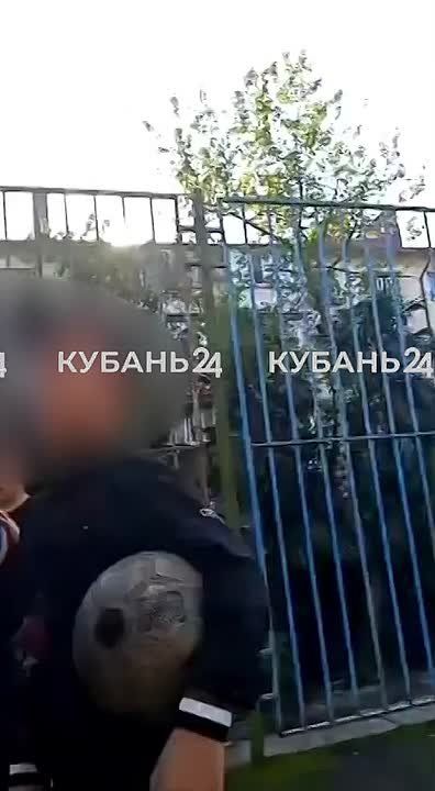 Сейчас я тебя в голову ударю и твоя мама сразу прибежит