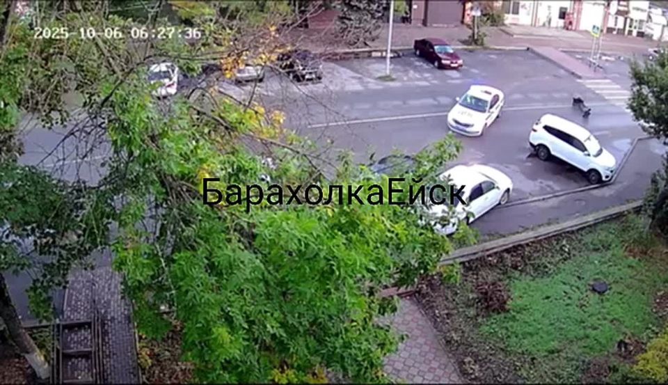 Не ушёл от погони. Сегодня в Ейске на ул. Седина госавтоинспекторы заметили водителя «Мазды», который опасно маниврировал на дороге