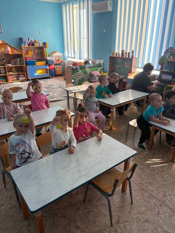 Сотрудники Госавтоинспекции Успенского района посетили воспитанников детского сада и провели с ними беседы по безопасности на дороге