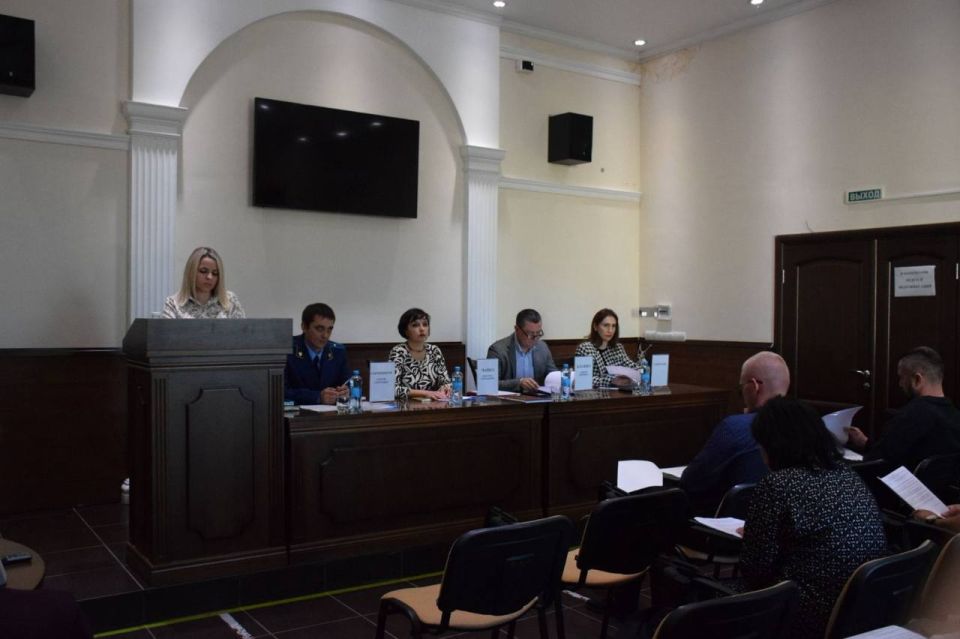 Заместителем прокурора Апшеронского района Сергеем Съемщиковым принято участие в очередной сессии Совета Апшеронского городского поселения Апшеронского района