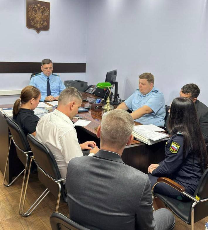 Под председательством Азово-Черноморского межрайонного природоохранного прокурора Владимира Колесникова с участием заместителя начальника Анапского ГОСП ФССП, начальниками управлений администрации муниципального образования...