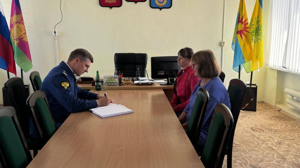 Прокурором Успенского района проведен личный прием граждан в отдаленном сельском поселении