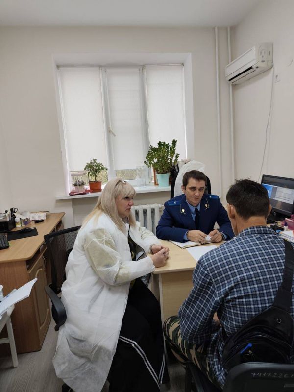 Прокуратурой Апшеронского района совместно с представителем Фонда "Защитники Отечества" проведен выездной прием участников специальной военной операции