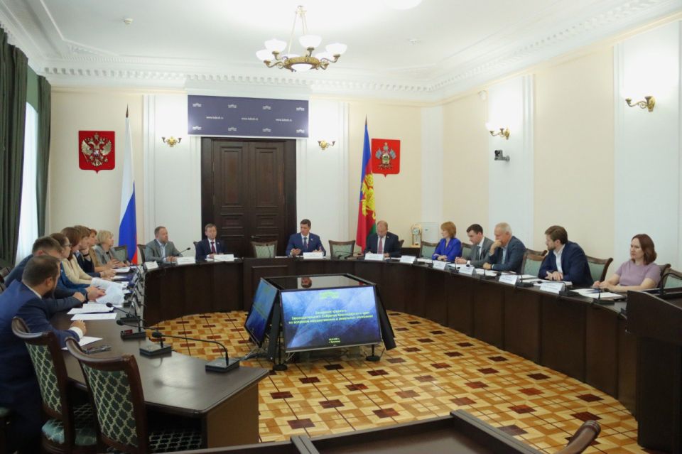 Зампредседателя ЗСК Сергей Болдин провел заседание комитета по вопросам имущественных и земельных отношений
