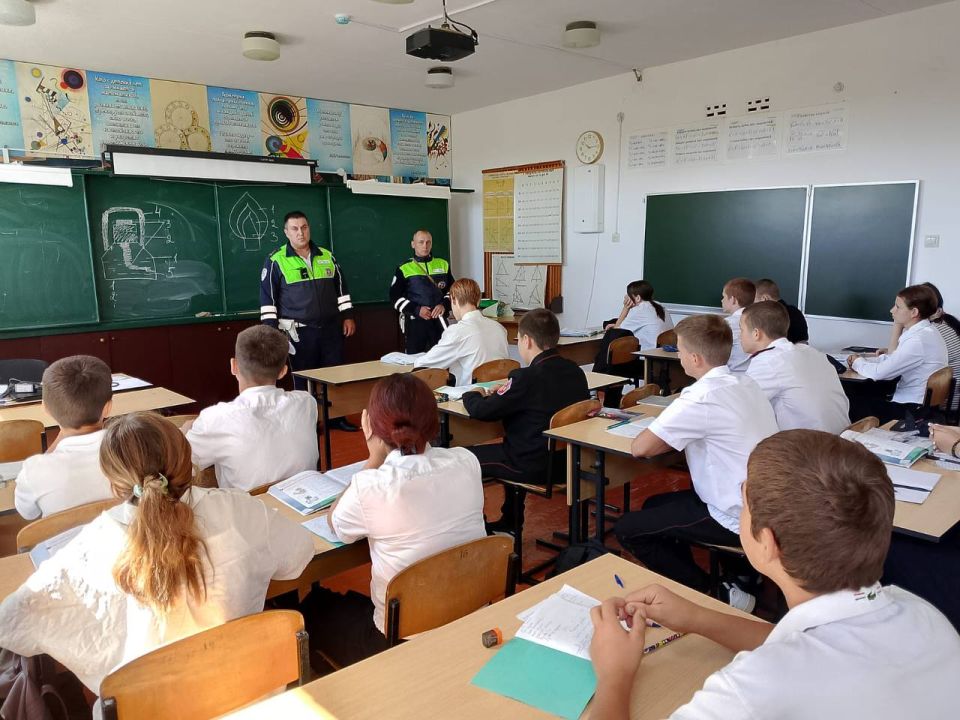 Автоинспекторы Щербиновского района посещают школы в целях предупреждения детского дорожно-транспортного травматизма