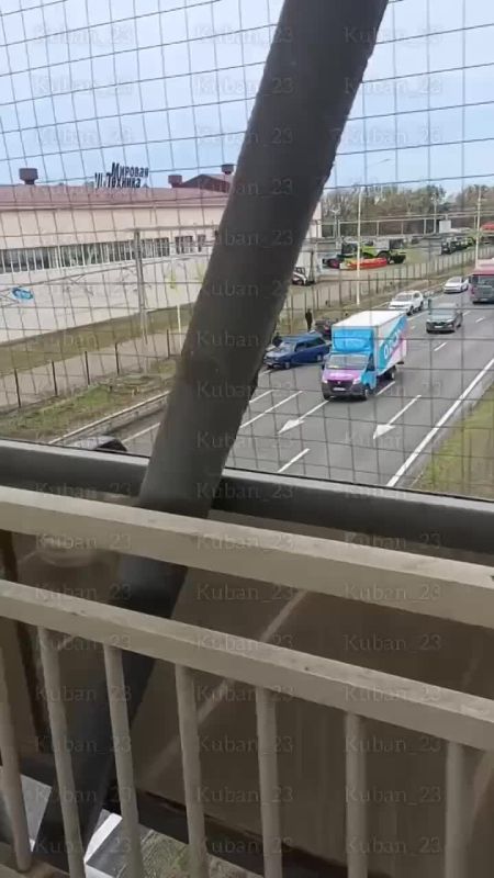 В районе промзоны аэропорта в Краснодаре произошла авария