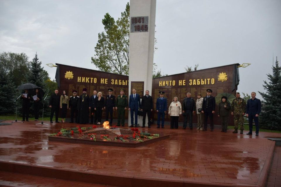 Прокуратурой Апшеронского района принято участие в возложении цветов у мемориала Вечный огонь, посвящённое 82-й годовщине освобождения Краснодарского края от немецко-фашистких захватчиков и завершению битвы за Кавказ