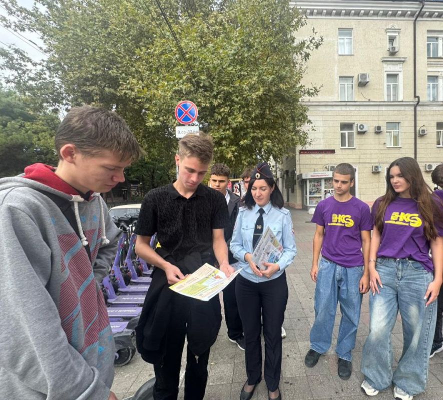 Сотрудники Госавтоинспекции напомнили жителям и гостям города Новороссийска о правилах управления средствами индивидуальной мобильности