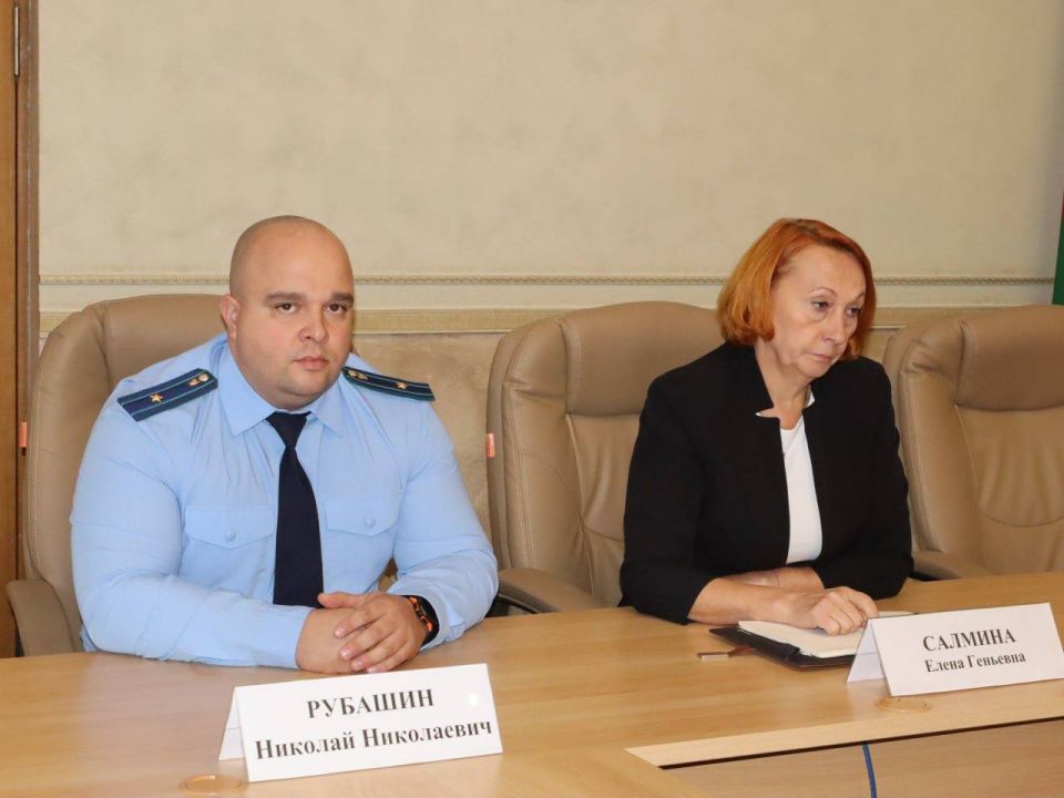 По инициативе прокуратуры Гулькевичского района организовано совещание, посвященное решению проблемных вопросов, связанных с организацией работы по обращению с твердыми коммунальными отходами