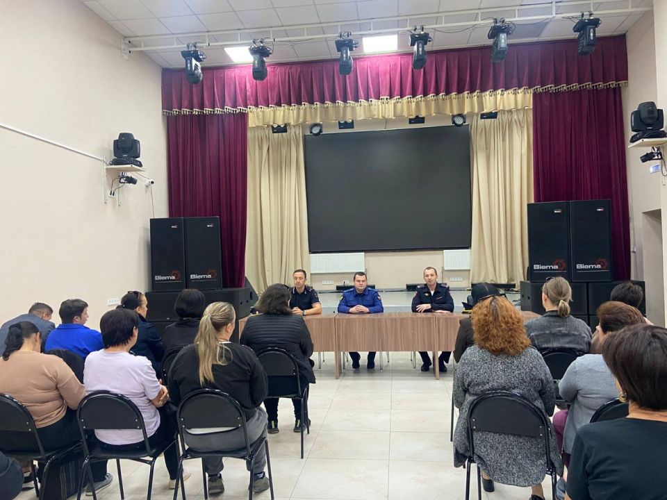 Прокуратурой Отрадненского района проведено совместное мероприятие, в рамках акции «Клади трубку»