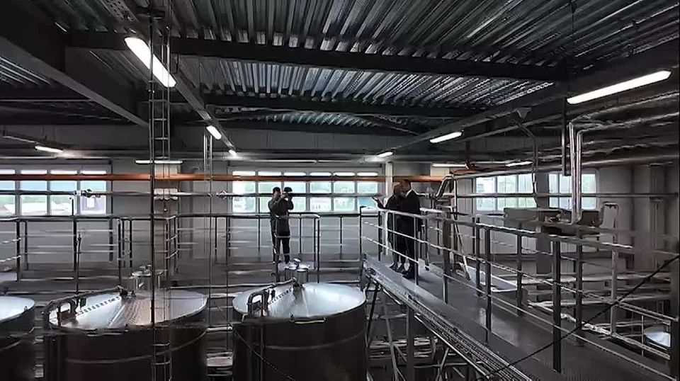 Алексей Богодистов: Накануне Дня работников сельского хозяйства и перерабатывающей промышленности посетил одно из крупнейших винодельческих предприятий нашего города — «Шато де Талю»