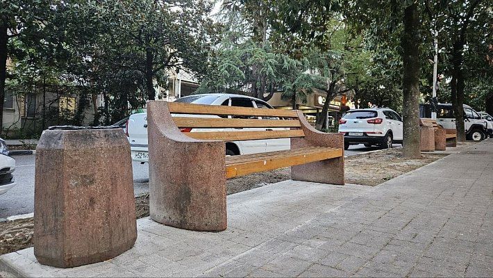В Сочи продолжаются работы по благоустройству общественных пространств