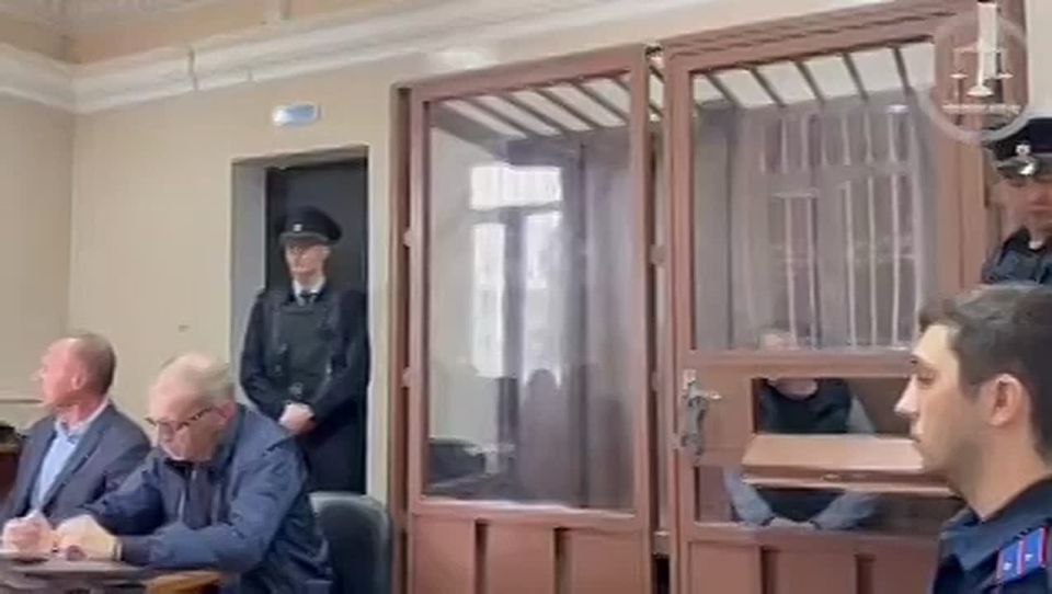 Владислав Шурыгин: В Краснодарском крае чиновник переплавил 12 кг золота в железнодорожные гвозди, чтобы скрыть его от силовиков, пишет Mash