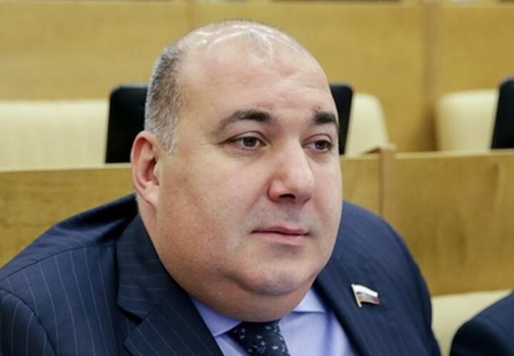 Бывший депутат Госдумы Юрий Напсо, лишенный мандата за прогулы, использовал дружеские связи с судьями, чтобы завладеть земельными участками в Сочи, находящимися в государственной собственности