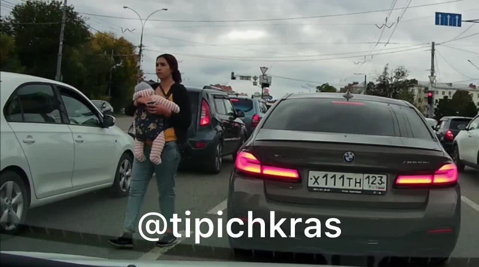 Обездвиженный ребенок или кукла?