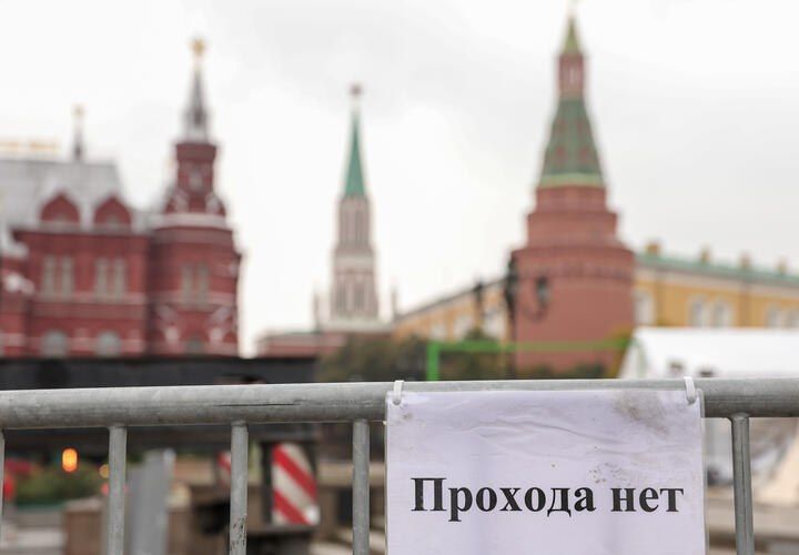 На Соборной площади Московского Кремля во время несения службы ушёл из жизни 19-летний солдат срочной службы, призванный из Ростова-на-Дону