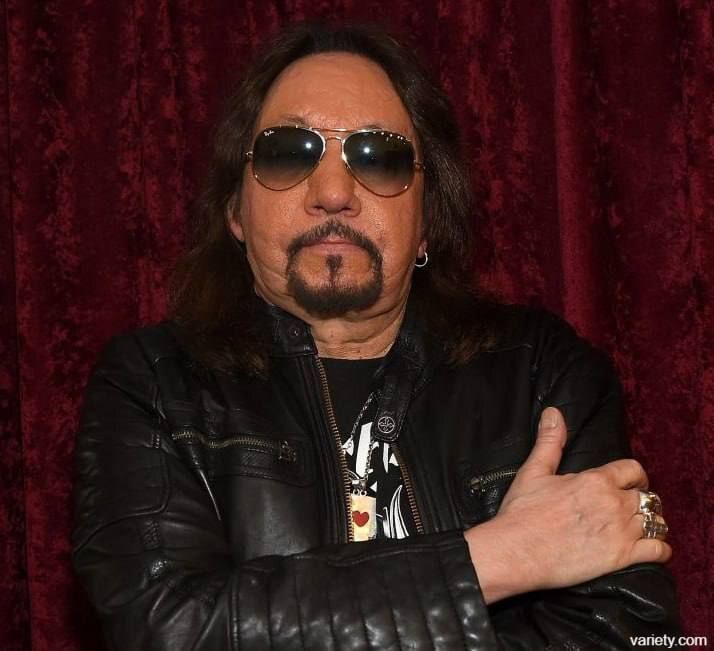 Умер гитарист и сооснователь легендарной группы Kiss Эйс Фрейли
