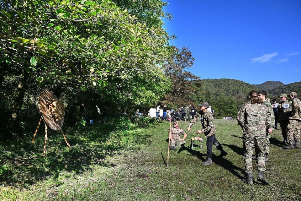 В соревновании «Военно-патриотическая игра-2025» в Сочи приняли участие около 400 человек В соревновании «Военно-патриотическая игра-2025» в Сочи приняли участие около 400 человек